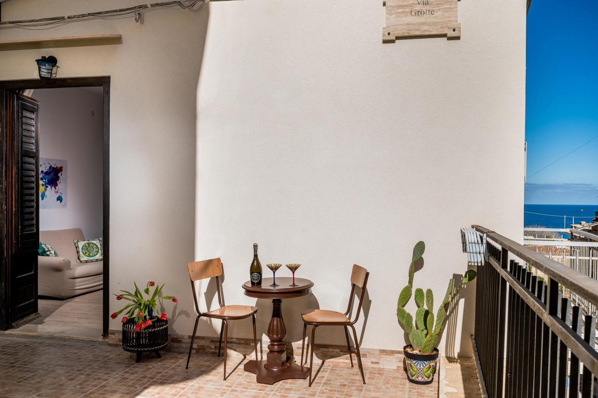 Casa Vacanza La Finestra Sul Porto Castellammare del Golfo Exterior photo