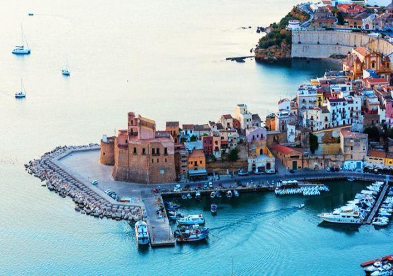 Casa Vacanza La Finestra Sul Porto Castellammare del Golfo Exterior photo
