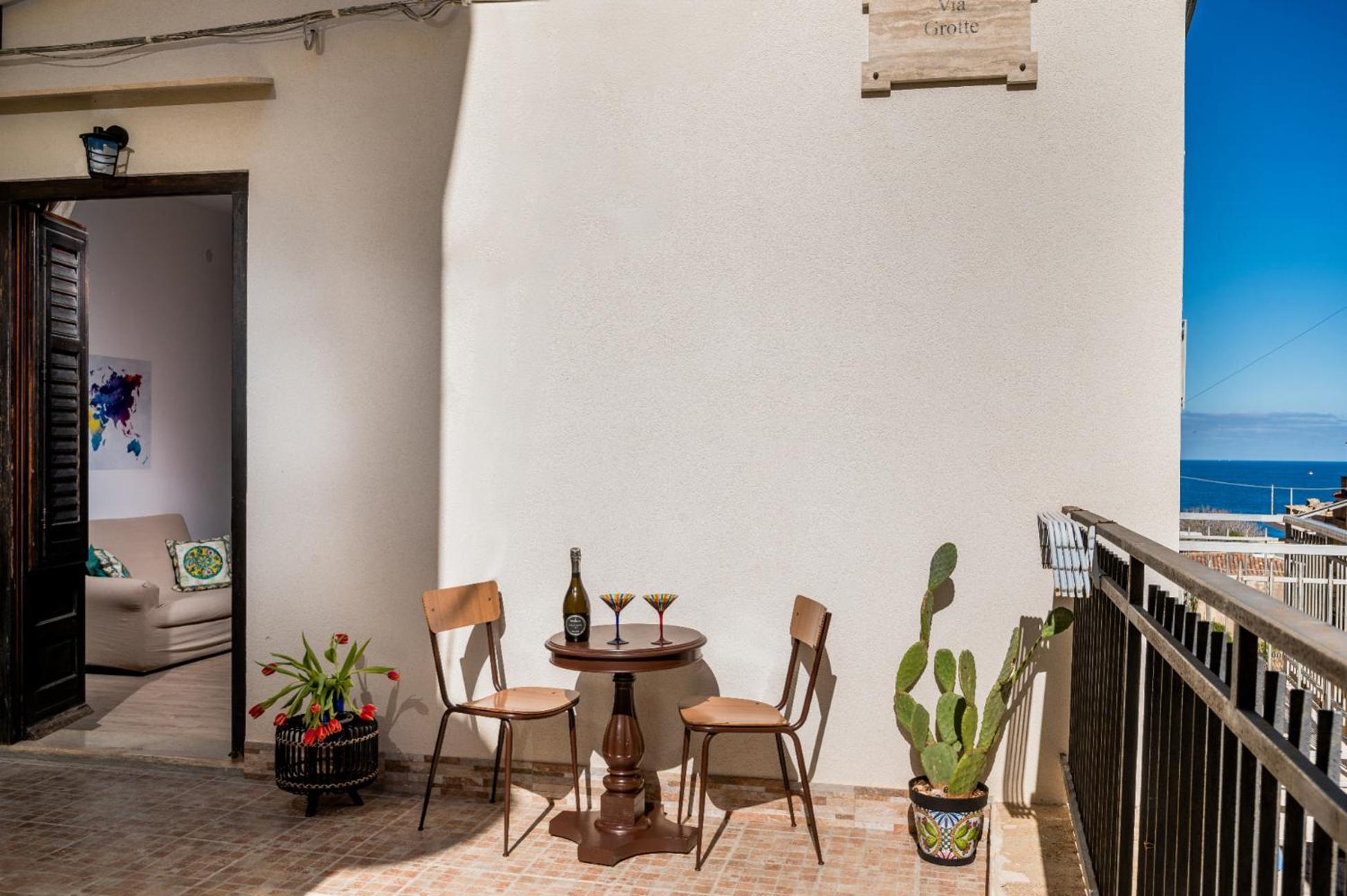 Casa Vacanza La Finestra Sul Porto Castellammare del Golfo Exterior photo